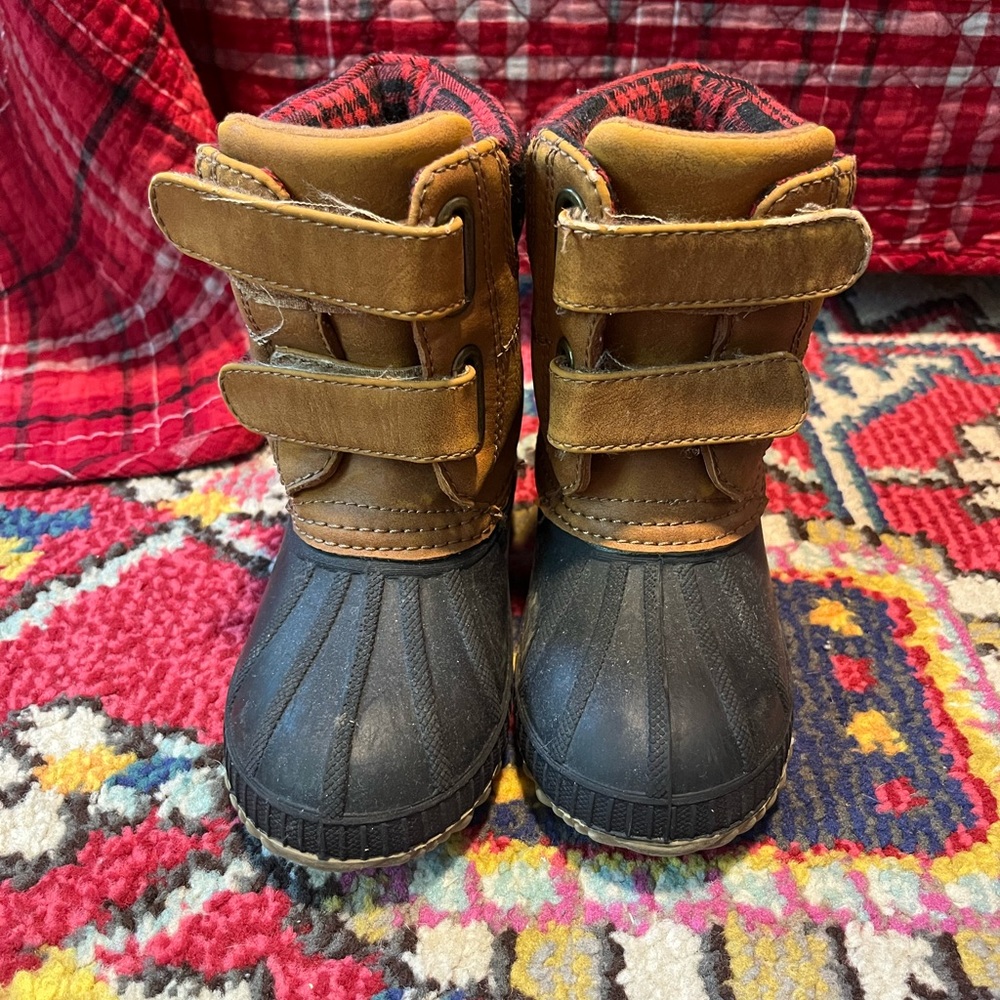 Used GAP thinsulate duck boot 9T